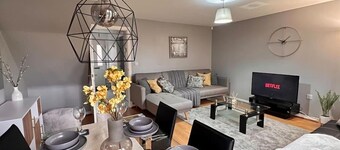 Modern 3 BR House for Contractors