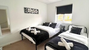 Exclusive House | Iron/ironing board, WiFi (free) - Modern 3 BR House for Contractors (Nuneaton)