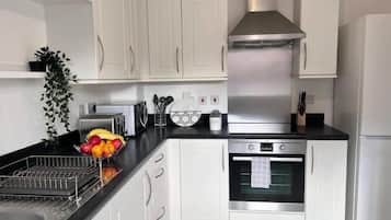 Exclusive House | Private kitchen | Fridge, microwave, coffee/tea maker, electric kettle
