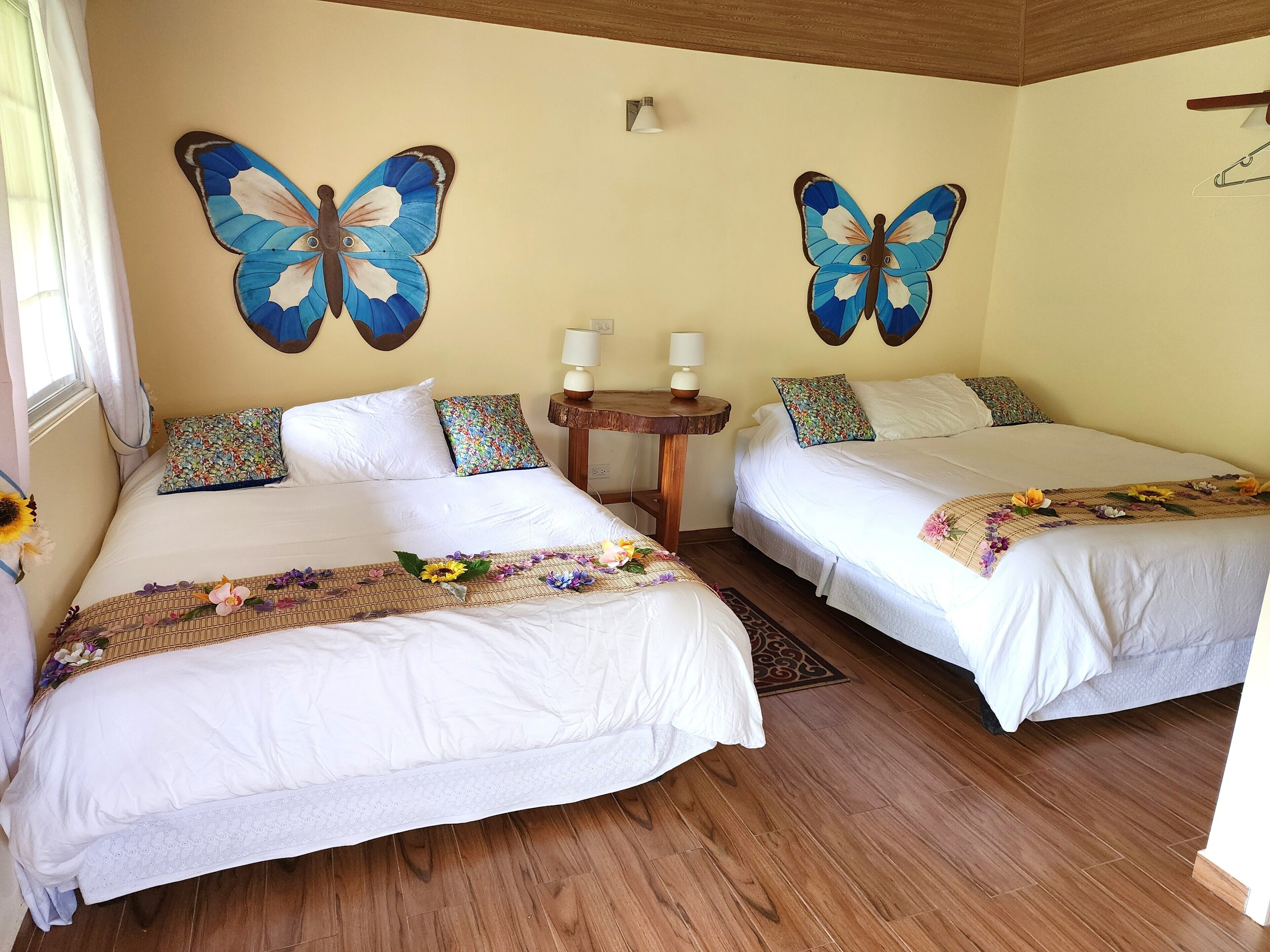 1 soverom, skrivebord, wi-fi (inkludert) og sengetøy