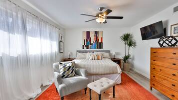 3 chambres, bureau, fer et planche Ă repasser, lit parapluie