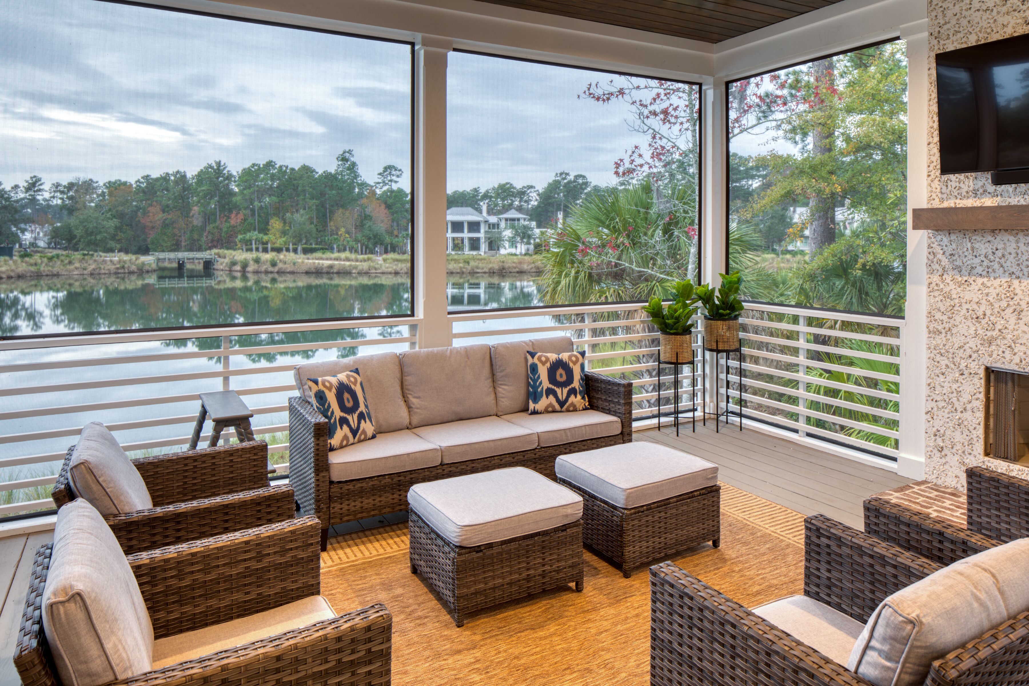 Lake Views  + Porch Movies, Game Nights And Hot Tub - Bluffton, SC