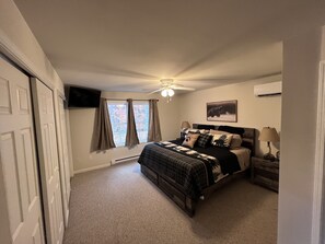 3 bedrooms, desk, iron/ironing board, free WiFi