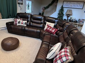 Téléviseur connecté, foyer, jeux vidéo, table de baby-foot