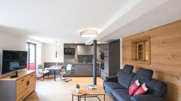 Smart TV, fireplace, table tennis