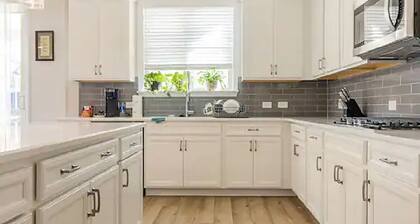 Beautiful & spacious 5 Bed, 4 bath home. Perfect for the holidays!