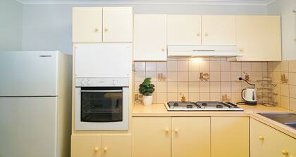 COZY LOVELY LITTLE HOUSE IN WERRIBEE