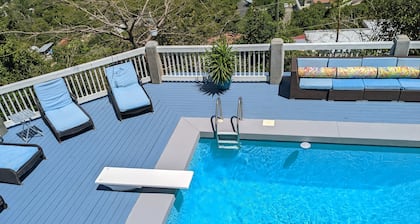 Private cottage, private pool, great views !