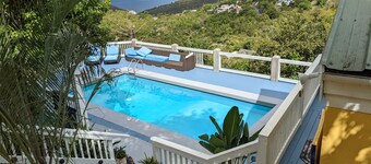 Private cottage, private pool, great views !