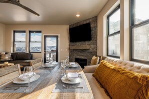 TV, fireplace