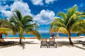 On the beach, sun loungers, beach towels - Ocean paradise - Relax & refresh - Villa Paradiso (San Miguel de Cozumel)