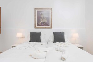 2 habitaciones, tabla de planchar con plancha y cuna de viaje 