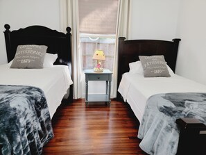 4 chambres, fer et planche à repasser, Wi-Fi gratuit, draps fournis