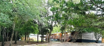 Cozy Cabin 5 minutes to Boat Ramp at Sommerville Lake. Pet friendly!