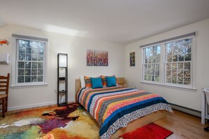 3 bedrooms, desk, WiFi