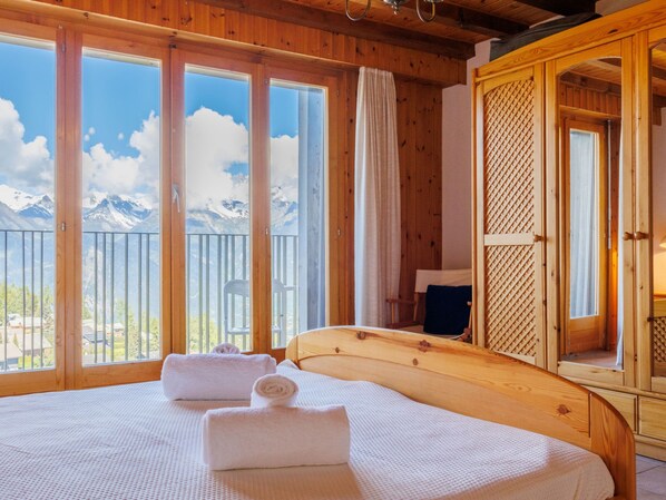 4 Schlafzimmer, Schreibtisch, WLAN