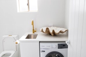 Shower, hair dryer, towels, soap - The Villa's Mooloolaba - Villa 4 (Mooloolaba)