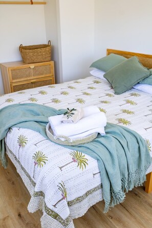 2 bedrooms, iron/ironing board, travel crib, free WiFi - The Villa's Mooloolaba - Villa 4 (Mooloolaba)
