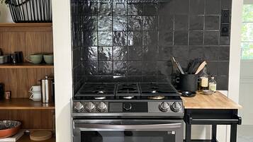 冰箱、微波炉、烤箱、洗碗机