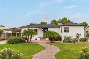 Exterior - Casa Gia- Quiet Luxury Biltmore Area | Heated Pool (Phoenix)