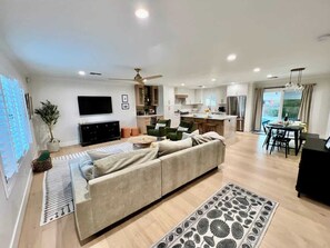 スマートテレビ、書斎 / ワークスペース