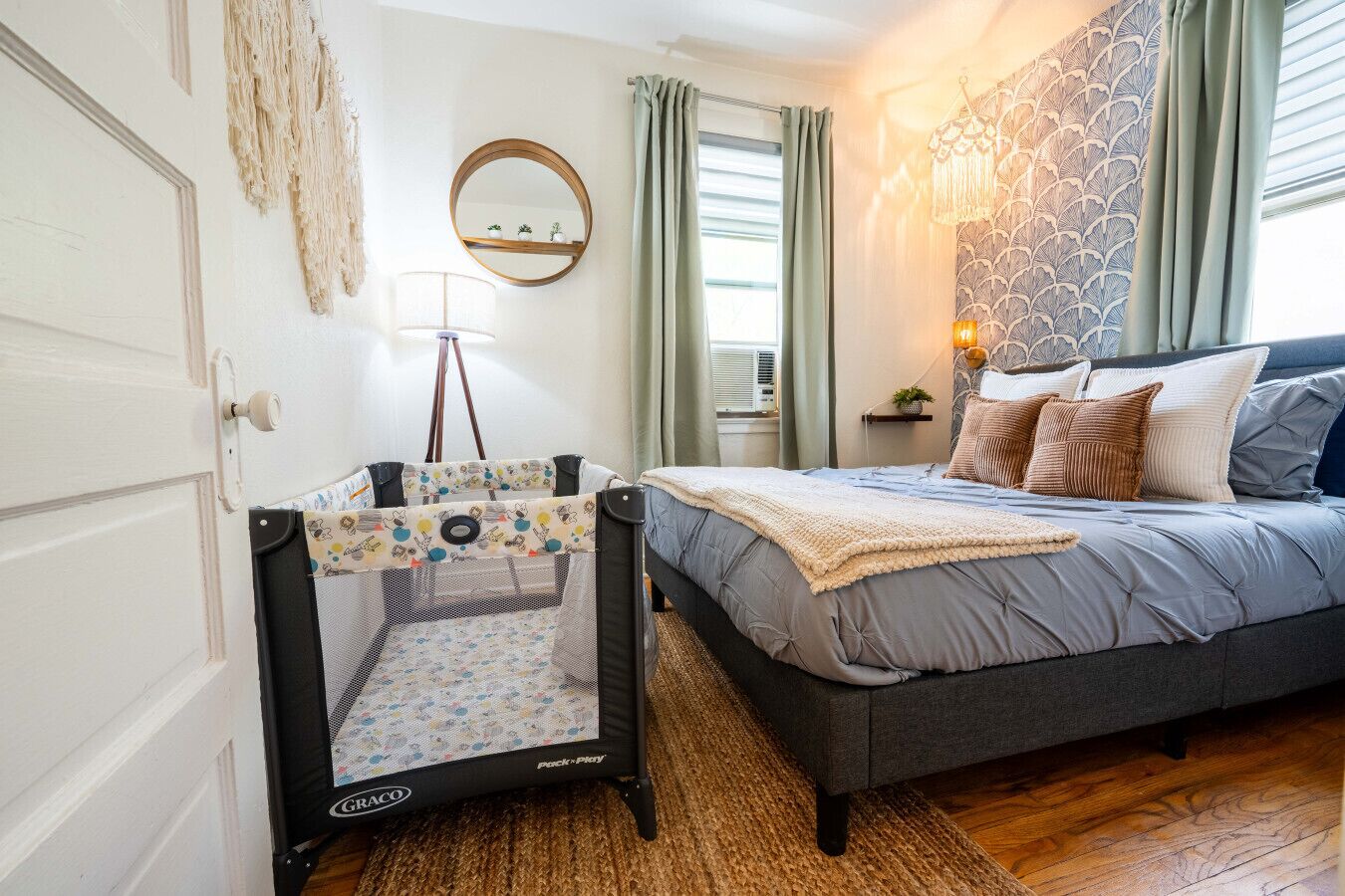 1 chambre, fer et planche à repasser, lit parapluie, Wi-Fi gratuit