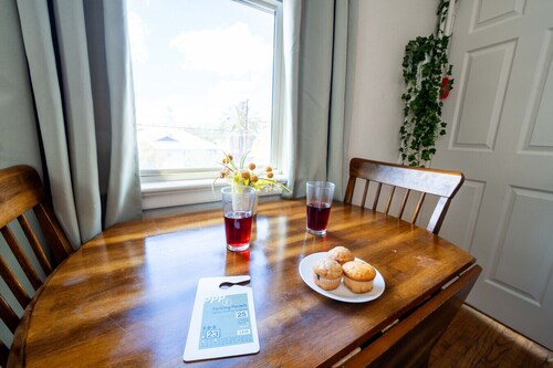 Bloom & Relax! Historic 1BR in Downtown