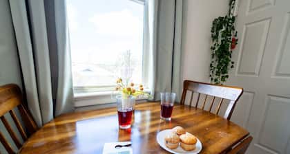 Bloom & Relax! Historic 1BR in Downtown