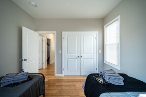 3 bedrooms, iron/ironing board, WiFi, bed sheets