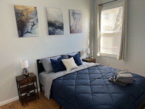 3 habitaciones, tabla de planchar con plancha, wifi y ropa de cama 