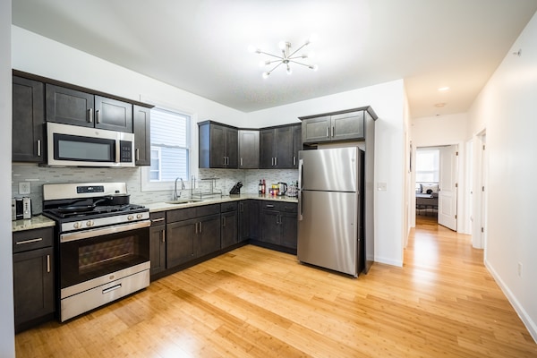 Køleskab, mikrobølgeovn, ovn, kogeplade