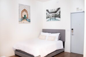 Room - Trendy Loft with Private Patio in the Central Area of DTLA (Los Angeles)