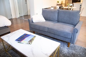 Living area - Trendy Loft with Private Patio in the Central Area of DTLA (Los Angeles)