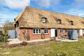 Exterior - Holiday Apartment "Schipp Landen Frida" with Shared Garden & Wi-Fi (Schobüll)