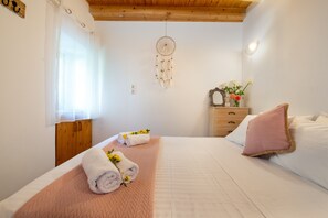 3 bedrooms, iron/ironing board, free WiFi, bed sheets