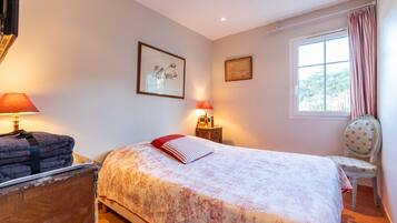 2 slaapkamers, een strijkplank/strijkijzer, gratis wifi, beddengoed