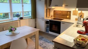 Kaffetrakter/tekoker, kjøleskap, mikrobølgeovn og ovn