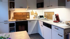 Kaffetrakter/tekoker, kjøleskap, mikrobølgeovn og ovn