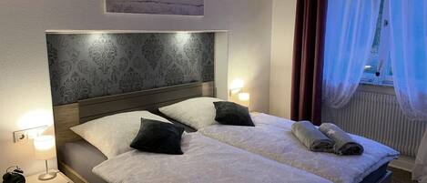 2 chambres, bureau, fer et planche Ă repasser, accĂšs au Wi-Fi (inclus)