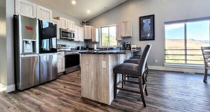 BEAUTIFUL NEW home with THE BEST VIEWS OF THE MISSOURI RIVER