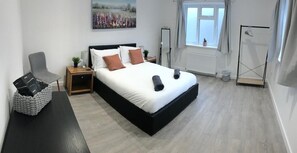 2 室のベッドルーム、アイロン / アイロン台、WiFi、ベッドシーツ