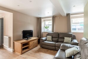 TV - Beautiful 2-Bed House in Egremont Milo's place (Egremont)