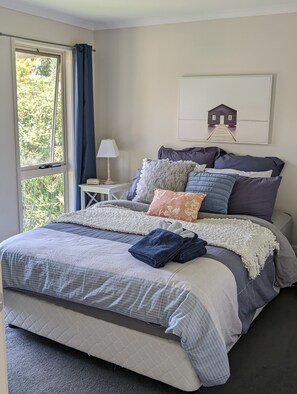4 habitaciones, tabla de planchar con plancha, cuna de viaje y wifi 