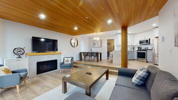2 bedrooms, Egyptian cotton sheets, premium bedding, WiFi (free)
