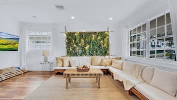 Smart TV, videogiochi, libri, servizi in streaming