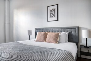 2 bedrooms, iron/ironing board, WiFi, bed sheets - Beautiful Central Square 2BR nr T, by Blueground (Cambridge)