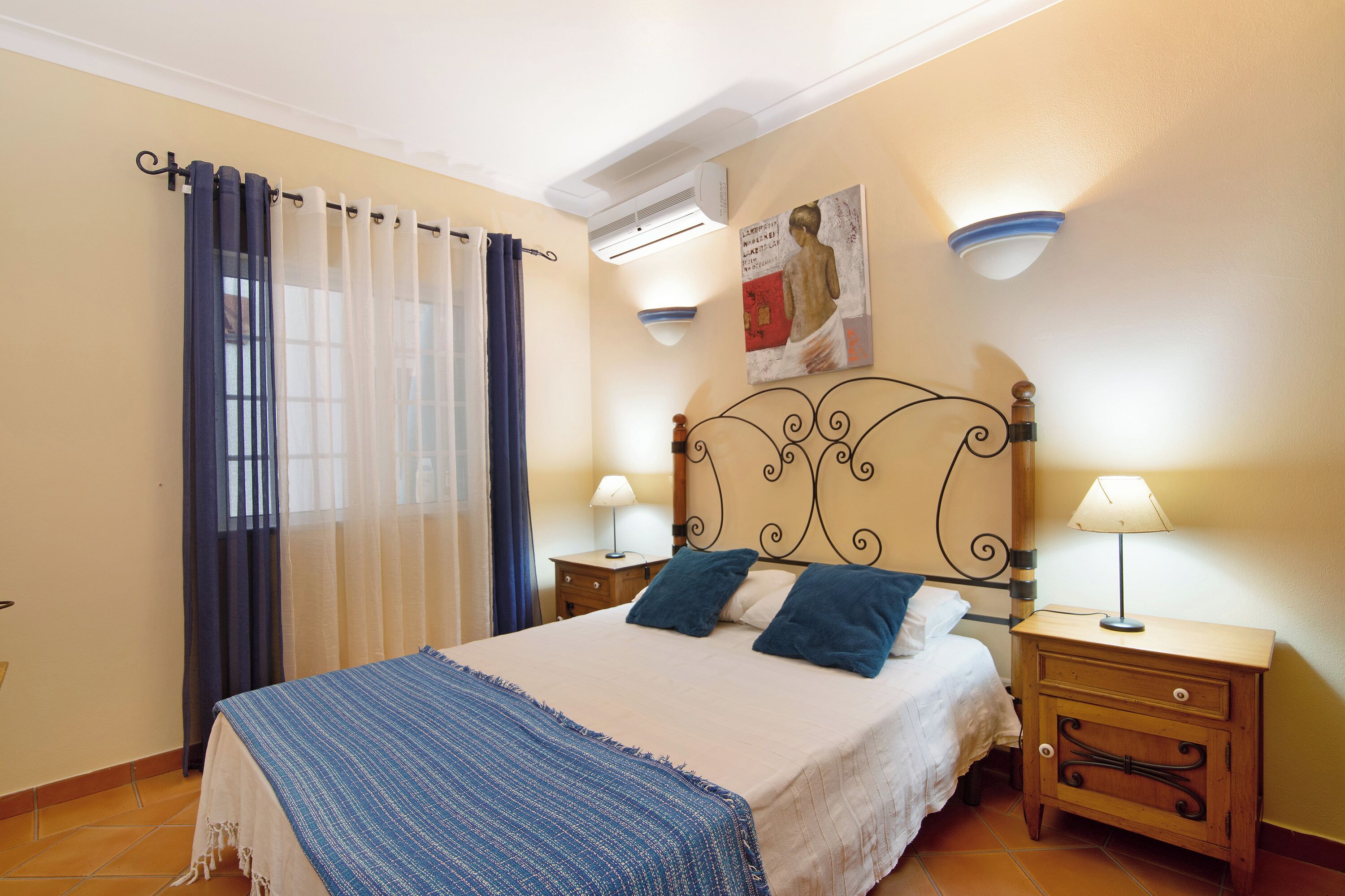 5 bedrooms, iron/ironing board, free WiFi, bed sheets