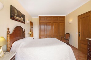 5 Schlafzimmer, Bügeleisen/Bügelbrett, kostenloses WLAN, Bettwäsche