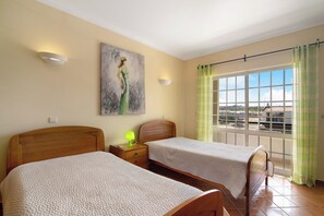 5 slaapkamers, een strijkplank/strijkijzer, gratis wifi, beddengoed