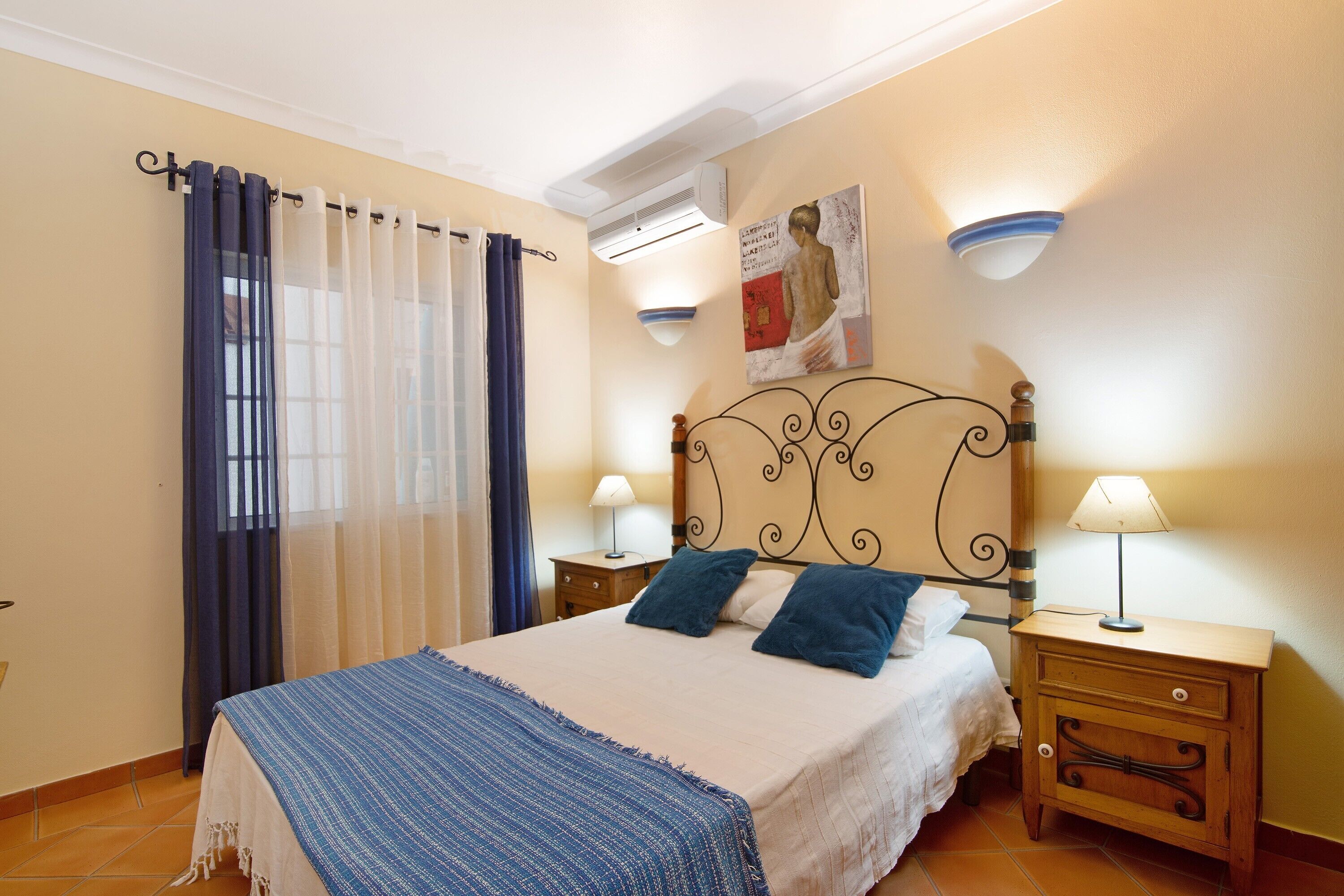 5 bedrooms, iron/ironing board, free WiFi, bed sheets